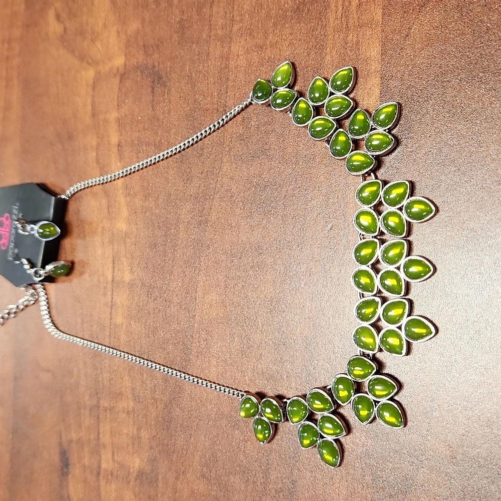 Paparazzi Hidden Eden Green Necklace Set